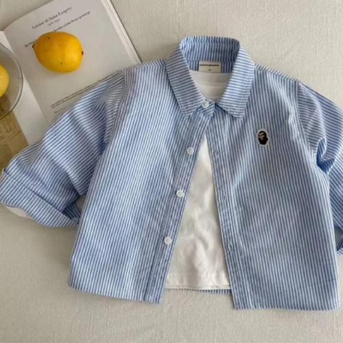 เสื้อเชิ้ตสีฟ้าเด็กชาย