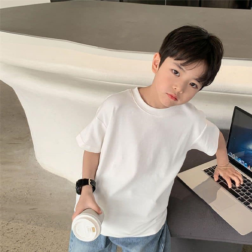 เสื้อยืดสีขาว คลุมโทน สไตล์มินิมอล