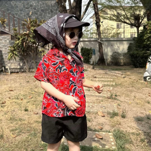 เสื้อเชิ้ตแขนสั้น ลายวินเทจแดง–ดำ